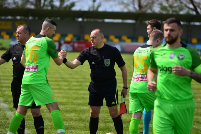 images/referee_good_luck.jpg
